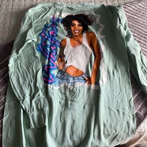URBAN OUTFITTERS - Whitney Houston Graphic Boyfriend Comfy Long Sleeve Shirt